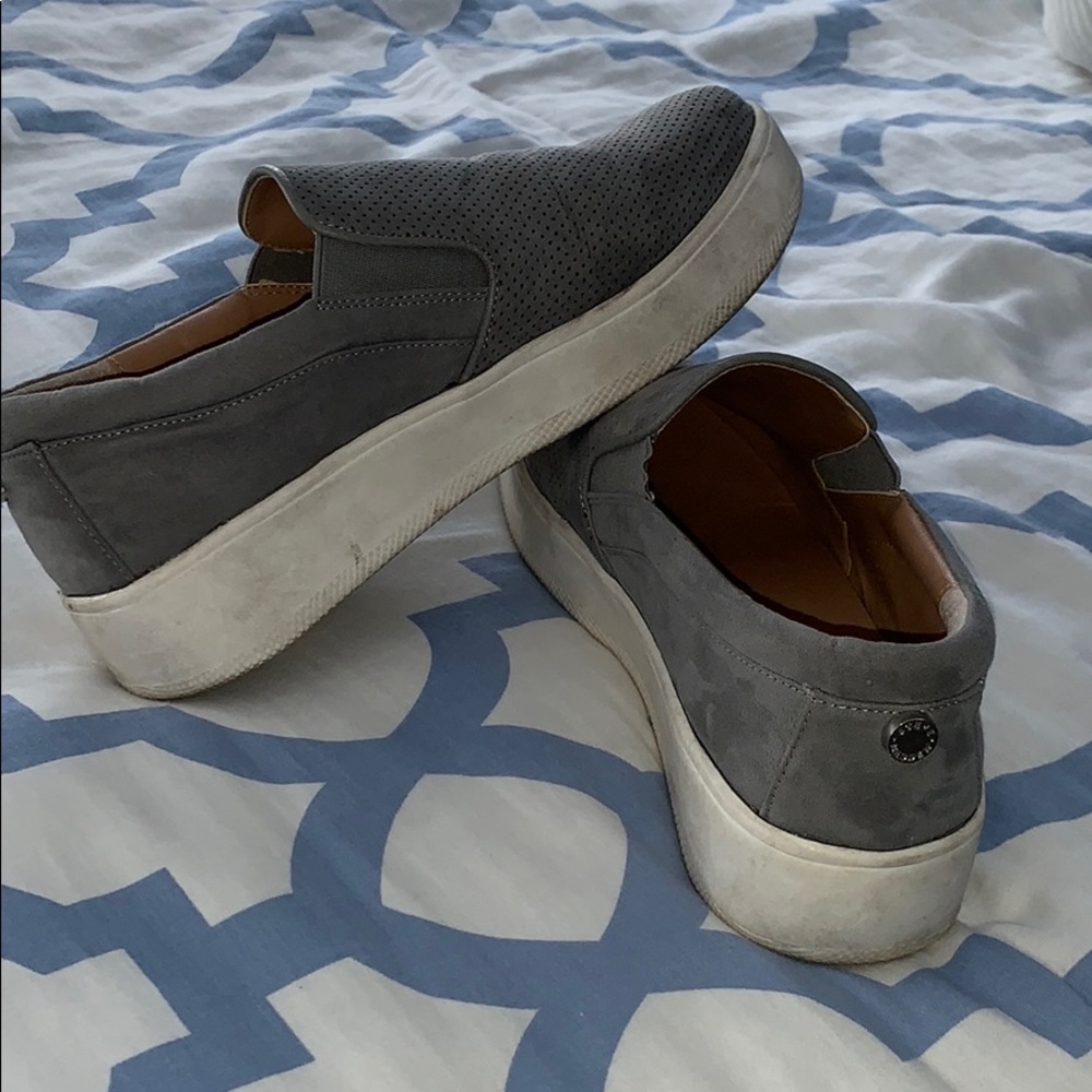 Steve Madden platform grey shoes